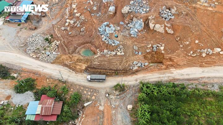 Dự án nâng cấp quốc lộ 28B thi công ì ạch, Chủ tịch tỉnh Lâm Đồng chỉ đạo 'nóng' - Ảnh 2