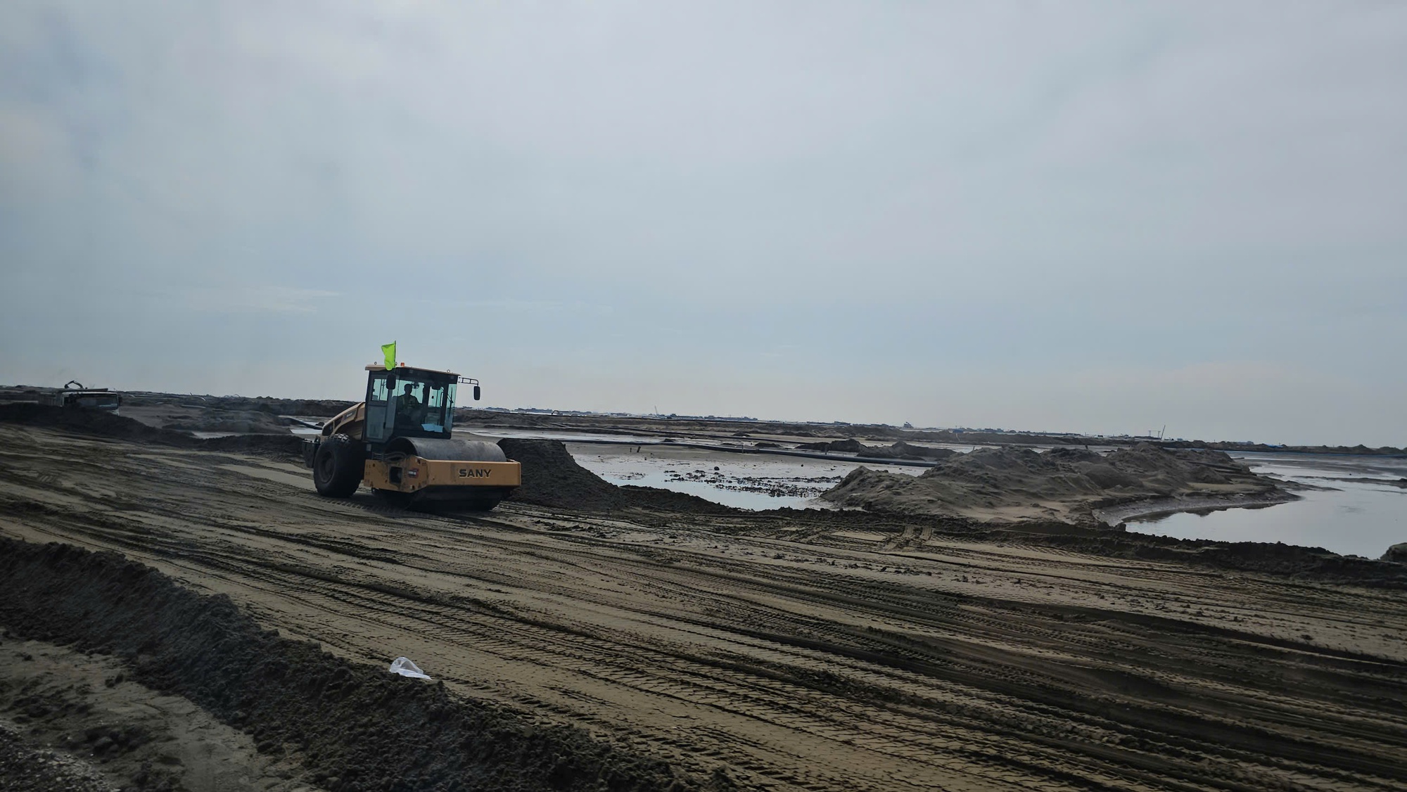 Siêu dự án đô thị 2.870 ha của Vingroup ở Cần Giờ sắp hoàn thành khâu "lấn biển" - Ảnh 6