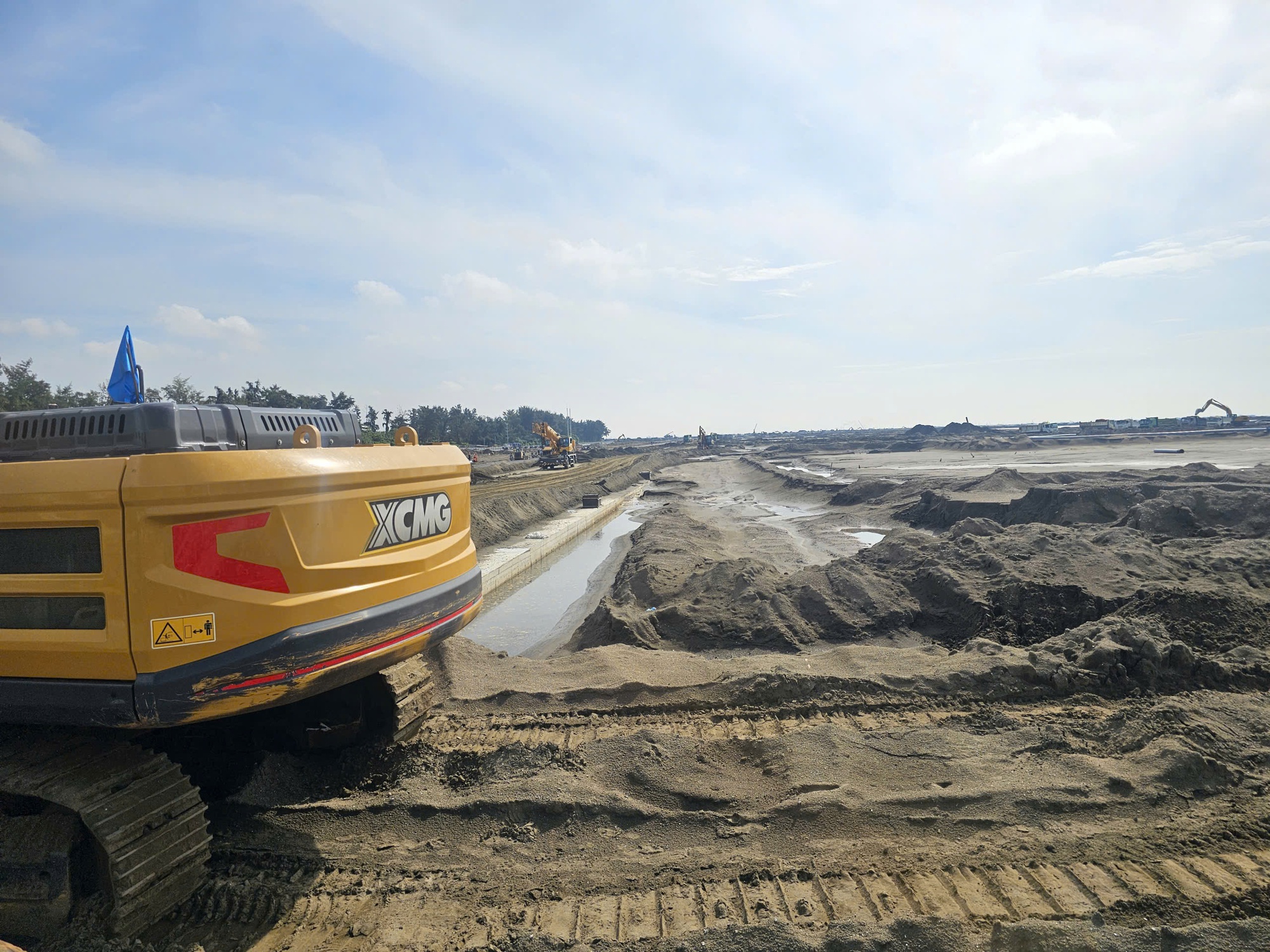 Siêu dự án đô thị 2.870 ha của Vingroup ở Cần Giờ sắp hoàn thành khâu "lấn biển" - Ảnh 1