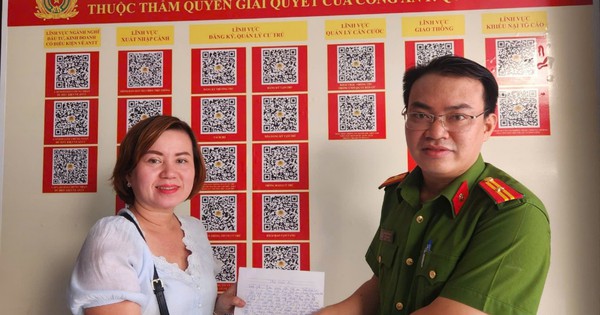 Chuyển nhầm hơn 700 triệu cho người lạ, người phụ nữ được công an giúp nhận lại