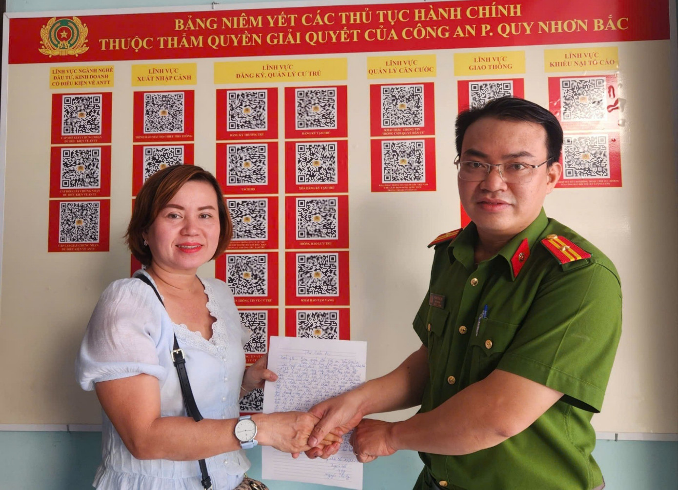 Chuyển nhầm hơn 700 triệu cho người lạ, người phụ nữ được công an giúp nhận lại - Ảnh 1