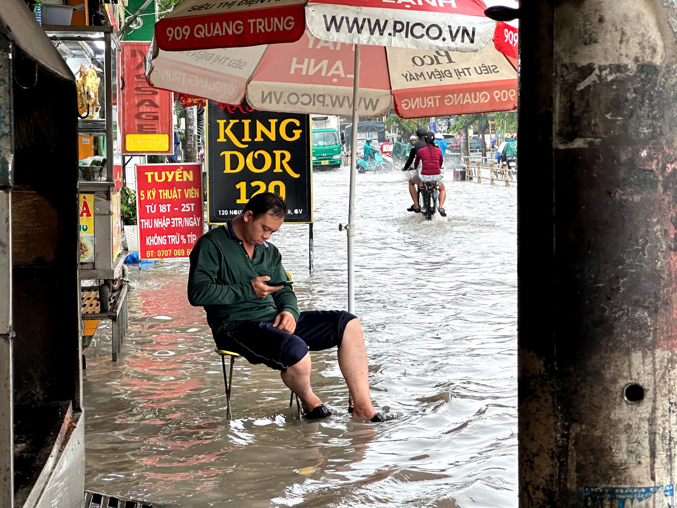 'Nỗi ám ảnh' sau mưa của người dân TPHCM những ngày qua - Ảnh 2