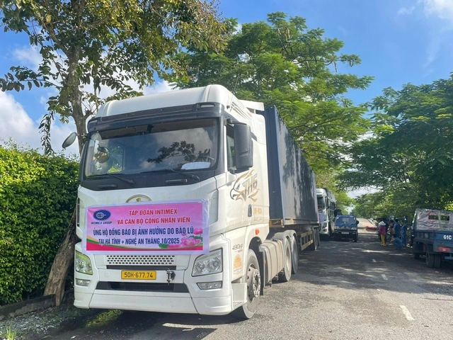 Món quà đặc biệt gửi đồng bào bão lũ của 'ông trùm' ngành gạo - Ảnh 1