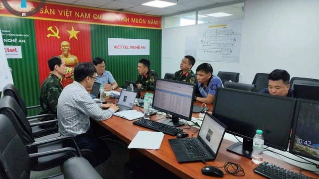 Viettel triển khai nhiều chính sách hỗ trợ khách hàng bị ảnh hưởng bão số 10 - Ảnh 1