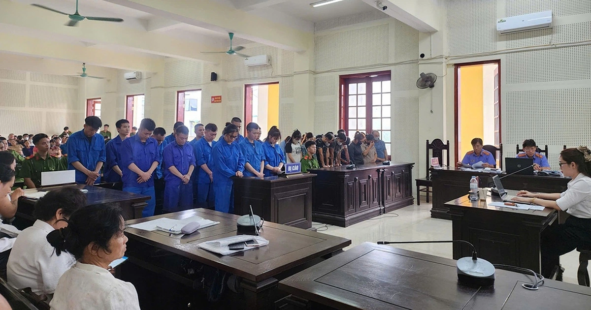 Bẫy 'việc nhẹ, lương cao' vẫn nóng