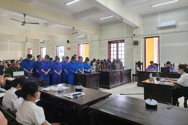 Bẫy 'việc nhẹ, lương cao' vẫn nóng - Ảnh 1