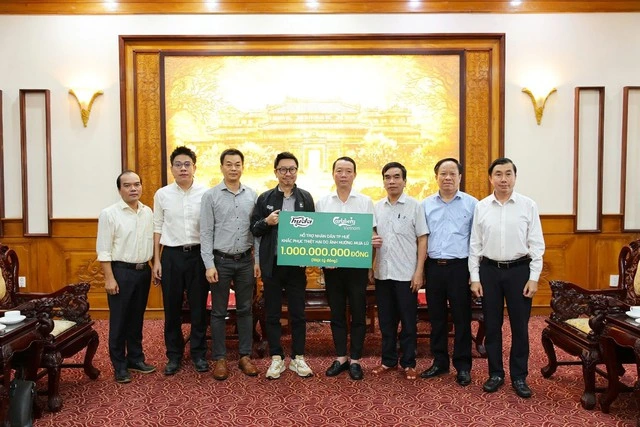Carlsberg Việt Nam ủng hộ 1.5 tỉ đồng giúp người dân Huế, Đà Nẵng vượt mưa lũ - Ảnh 2