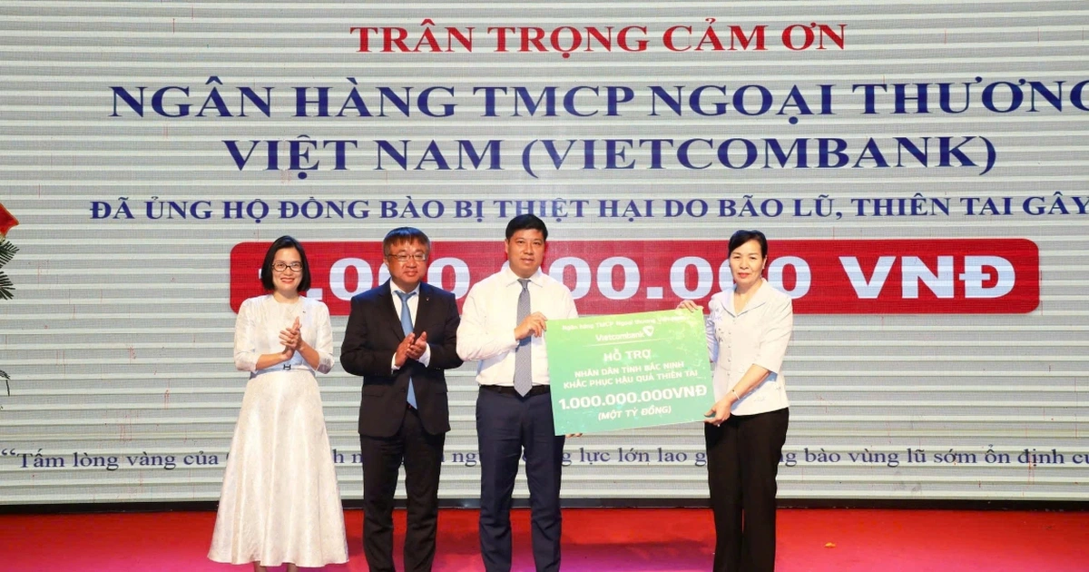 Hơn 20.000 cán bộ nhân viên Vietcombank hỗ trợ đồng bào bị ảnh hưởng do bão lũ