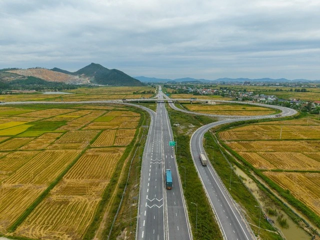 Diện mạo mới của cực tăng trưởng phát triển bậc nhất Bắc Trung bộ - Ảnh 4