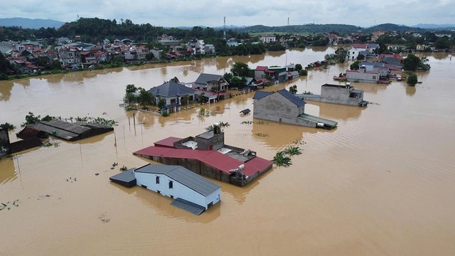 Nguy cơ bão lũ tiếp tục dồn dập trong tháng 10 - Ảnh 1