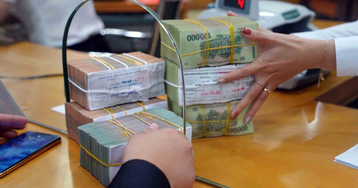 Tiền chảy vào nền kinh tế, lãi suất đứng yên