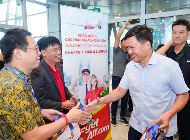Vietjet khai trương đường bay mới kết nối Malaysia với thành phố biển Đà Nẵng - Ảnh 1