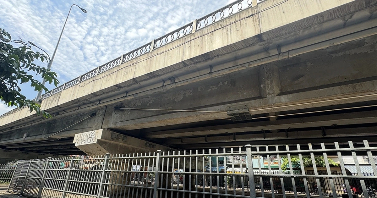 Có nên tận dụng gầm cầu làm bãi đậu xe?