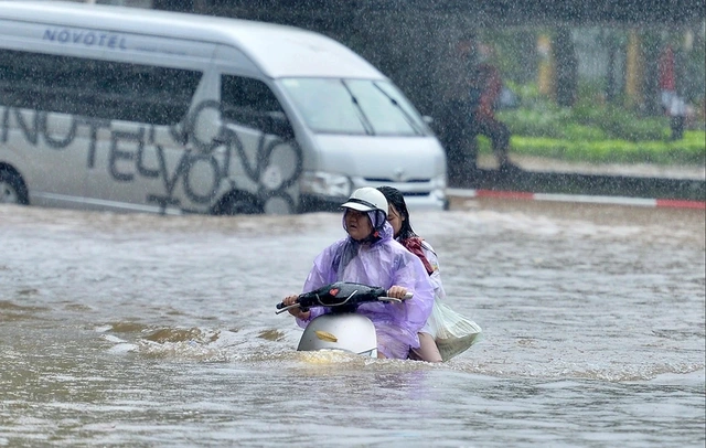 Nguy cơ bão lũ tiếp tục dồn dập trong tháng 10 - Ảnh 2