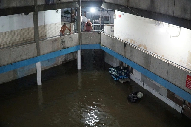 Mưa lớn suốt ngày, tiến độ chống ngập ra sao? - Ảnh 2