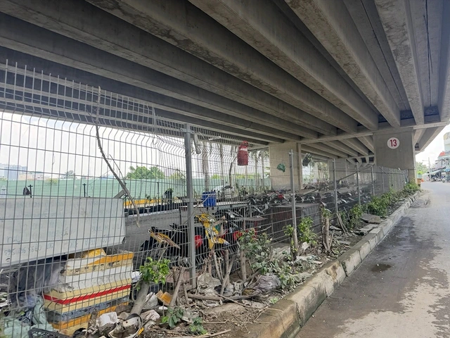 Có nên tận dụng gầm cầu làm bãi đậu xe? - Ảnh 2