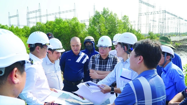 Điện lực miền Nam - EVNSPC: Viết tiếp những ‘thiên anh hùng ca’ - Ảnh 1