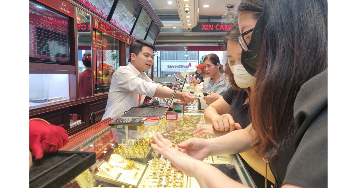 'Cơn địa chấn' khiến người mua vàng lỗ nặng