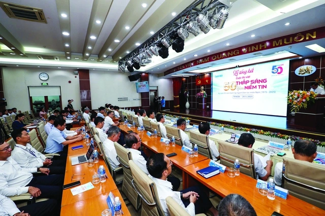 Điện lực miền Nam - EVNSPC: Viết tiếp những ‘thiên anh hùng ca’ - Ảnh 2