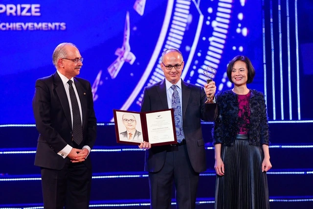 Chủ nhân Giải thưởng VinFuture nhận Giải Nobel Hóa học 2025 - Ảnh 2