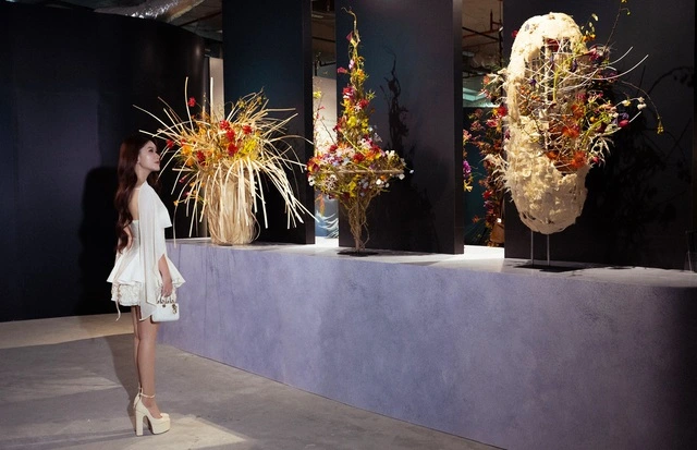 Ngọc Thanh Tâm, Chloe Nguyễn thần thái giữa không gian triển lãm Tinh Tuyển Phương Hoa - Ảnh 1