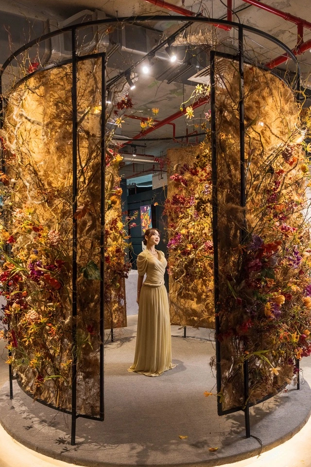 Ngọc Thanh Tâm, Chloe Nguyễn thần thái giữa không gian triển lãm Tinh Tuyển Phương Hoa - Ảnh 2