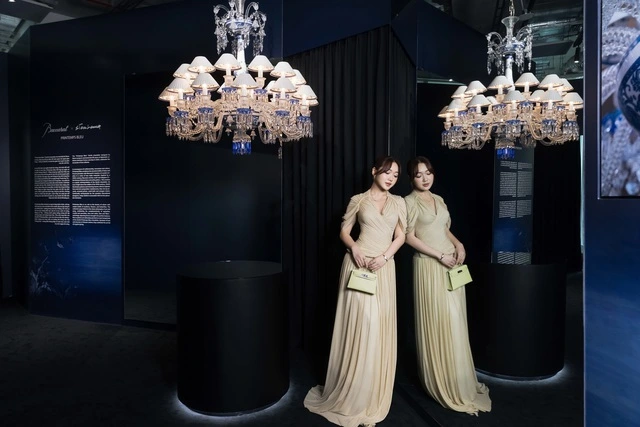 Ngọc Thanh Tâm, Chloe Nguyễn thần thái giữa không gian triển lãm Tinh Tuyển Phương Hoa - Ảnh 4