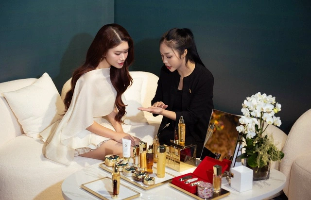 Ngọc Thanh Tâm, Chloe Nguyễn thần thái giữa không gian triển lãm Tinh Tuyển Phương Hoa - Ảnh 5