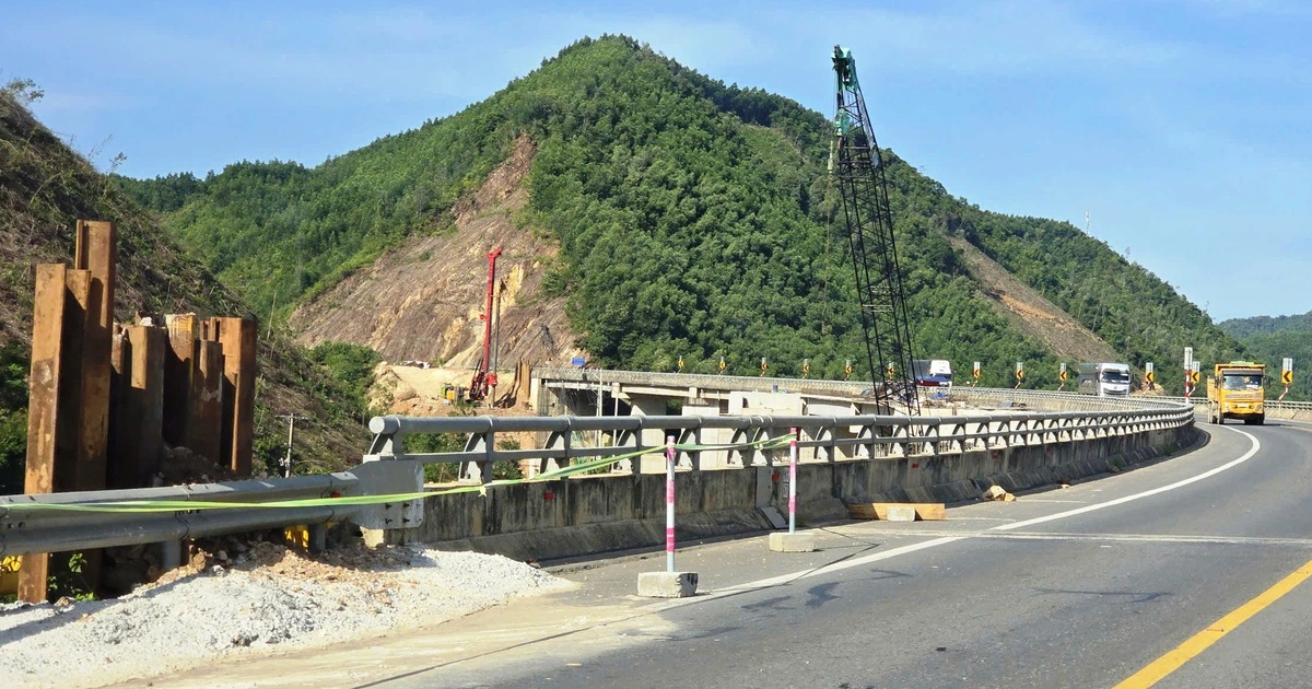 Công trường mở rộng cao tốc La Sơn - Hòa Liên bước vào thi đua 30 ngày