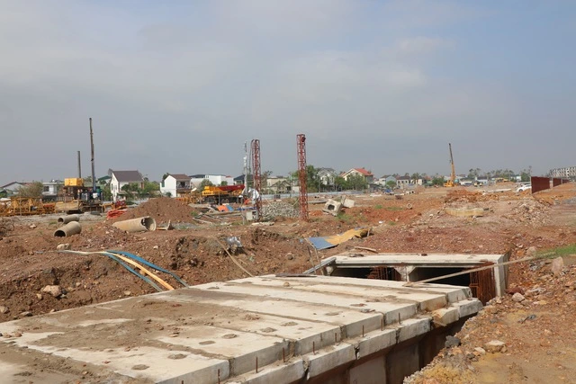 Giá nhà 'leo thang', gia đình trẻ vỡ mộng an cư - Ảnh 2