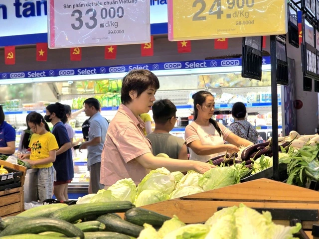 Saigon Co.op giảm giá thực phẩm đến 33% để san sẻ cùng người dân trong bão số 10 - Ảnh 5