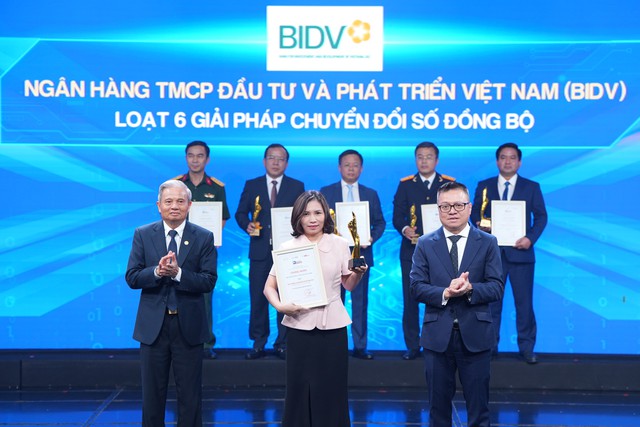 BIDV được vinh danh ‘Doanh nghiệp chuyển đổi số xuất sắc’ - Ảnh 1