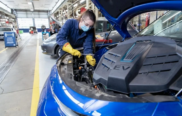 Sau 5 năm lái xe điện, trở lại xe xăng là trải nghiệm khó khăn - Ảnh 3