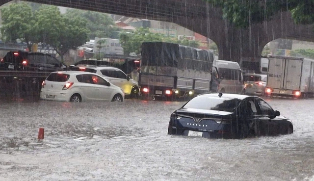 Bảo hiểm ô tô ngập nước cao nhất lên tới 2 tỉ đồng - Ảnh 1