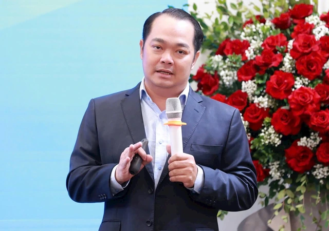 ‘Mua vàng giá cao chẳng khác nào cầm hòn than nóng’ - Ảnh 1