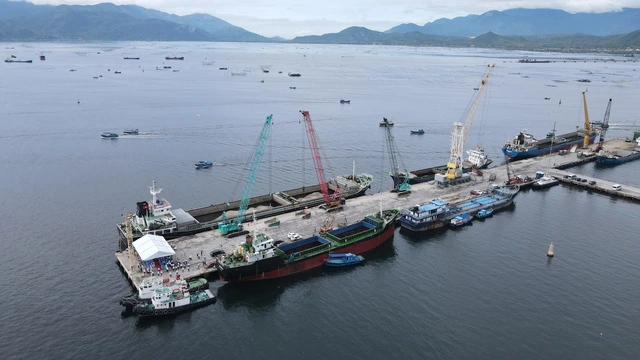 Cảng Cam Ranh đón tấn hàng thứ 3 triệu, vượt kế hoạch cả năm 2025 - Ảnh 1
