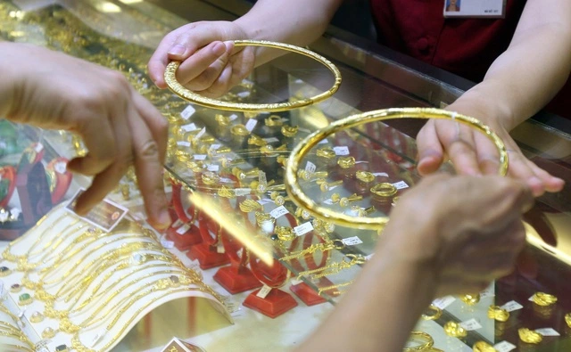 Giá vàng hôm nay 19.10.2025: Vàng nhẫn tăng 18 triệu đồng trong tuần - Ảnh 1