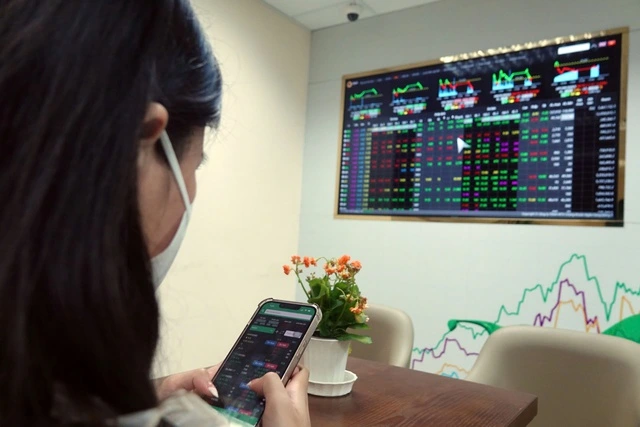 VN-Index lập kỷ lục mới sau khi thị trường chứng khoán được nâng hạng - Ảnh 1