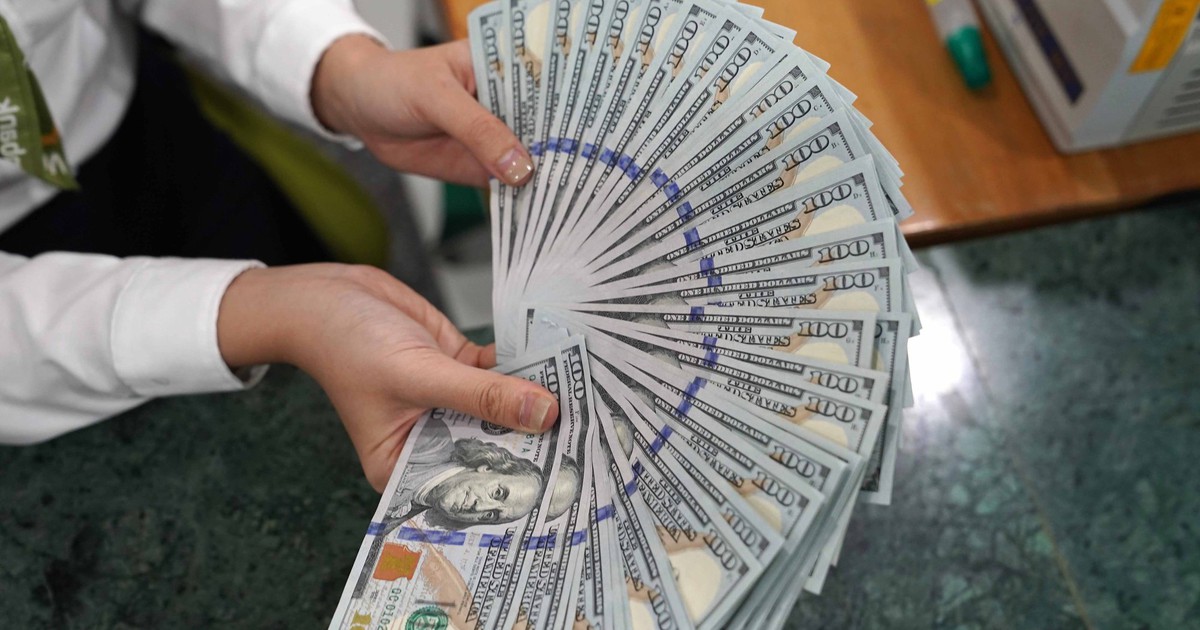Giá USD hôm nay 3.10.2025: Ngân hàng giảm nhưng kịch trần