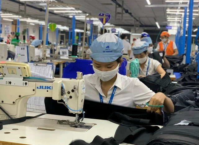 Tăng lương tối thiểu từ năm 2026 tác động thế nào đến doanh nghiệp? - Ảnh 1