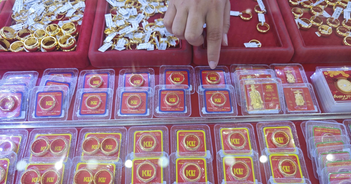 Kỳ lạ giá vàng nhẫn vượt vàng miếng SJC