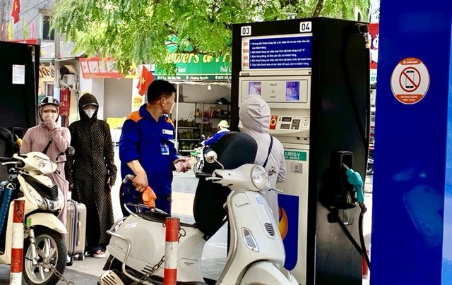 Giá xăng dầu đồng loạt giảm - Ảnh 1