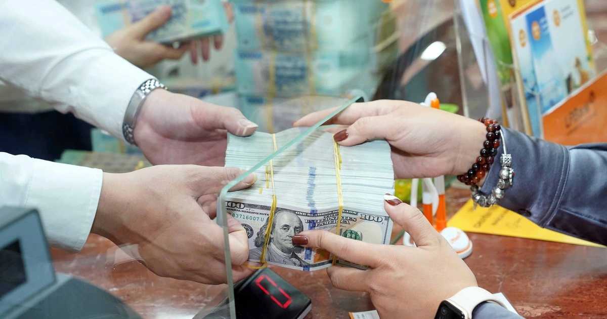 Giá USD hôm nay 27.10.2025: Tiếp tục đi lùi trong ngân hàng