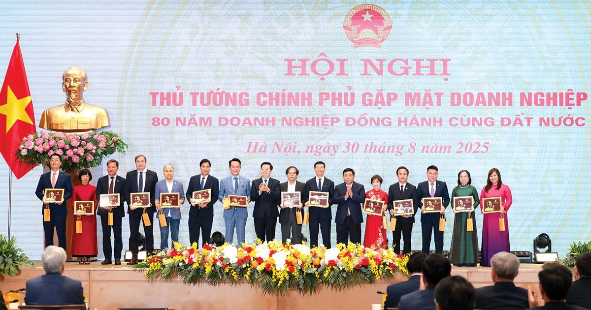 LPBank vinh dự đón nhận Bằng khen của Thủ tướng Chính phủ