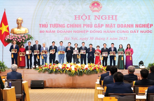 LPBank vinh dự đón nhận Bằng khen của Thủ tướng Chính phủ - Ảnh 1