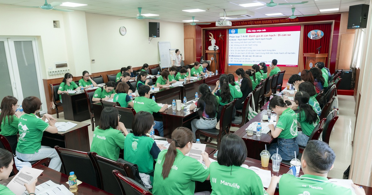 Tư vấn viên bảo hiểm Manulife được đào tạo kiến thức sức khỏe cộng đồng