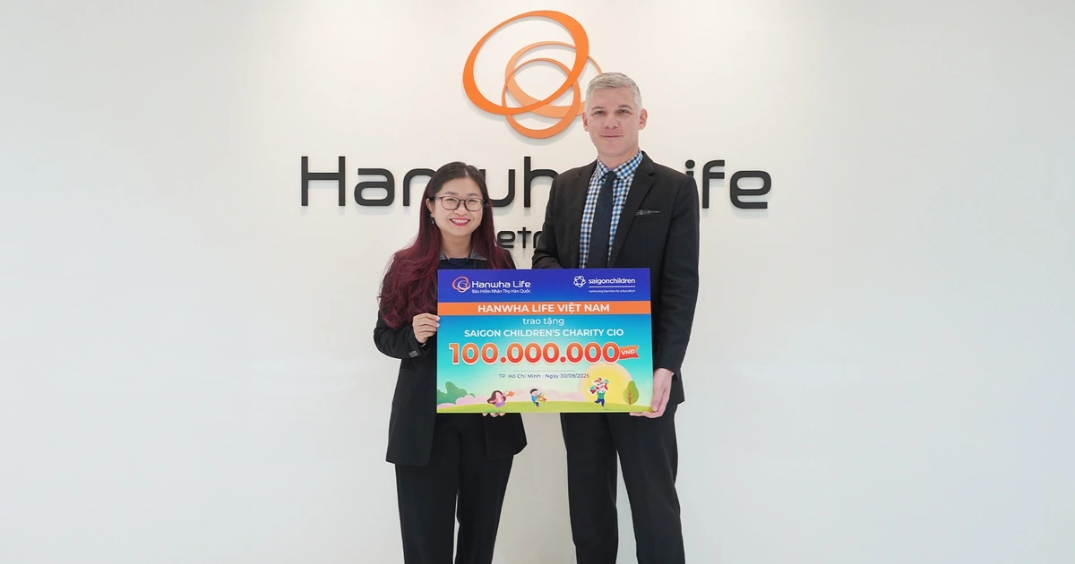 Hanwha Life Việt Nam trao tặng 200 triệu đồng, mang Trung Thu ấm áp cho thiếu nhi