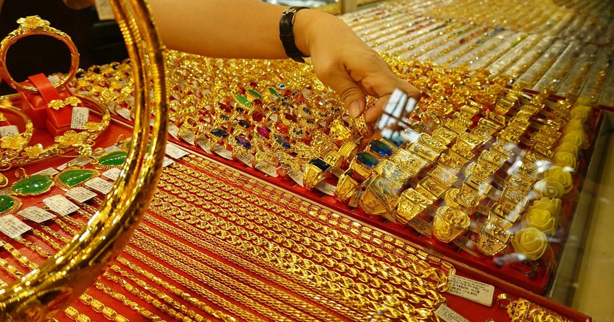 Từ hôm nay mua vàng hơn 1 chỉ phải chuyển khoản