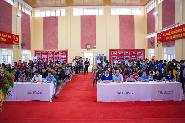 DHG Pharma đồng hành cùng đoàn y bác sĩ mang nắng ấm đến Tả Củ Tỷ - Ảnh 1