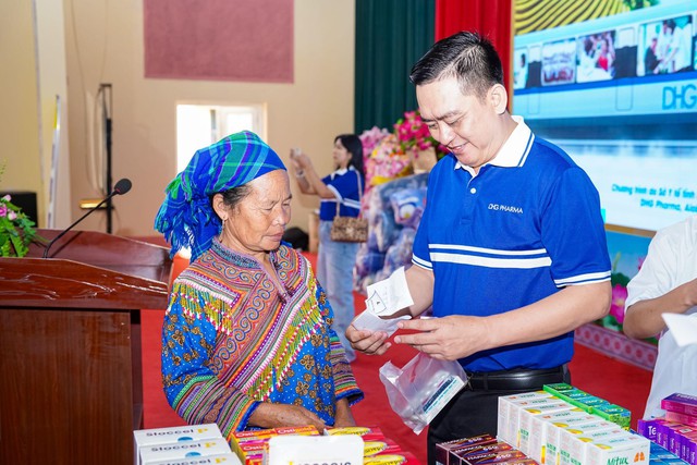 DHG Pharma đồng hành cùng đoàn y bác sĩ mang nắng ấm đến Tả Củ Tỷ - Ảnh 2